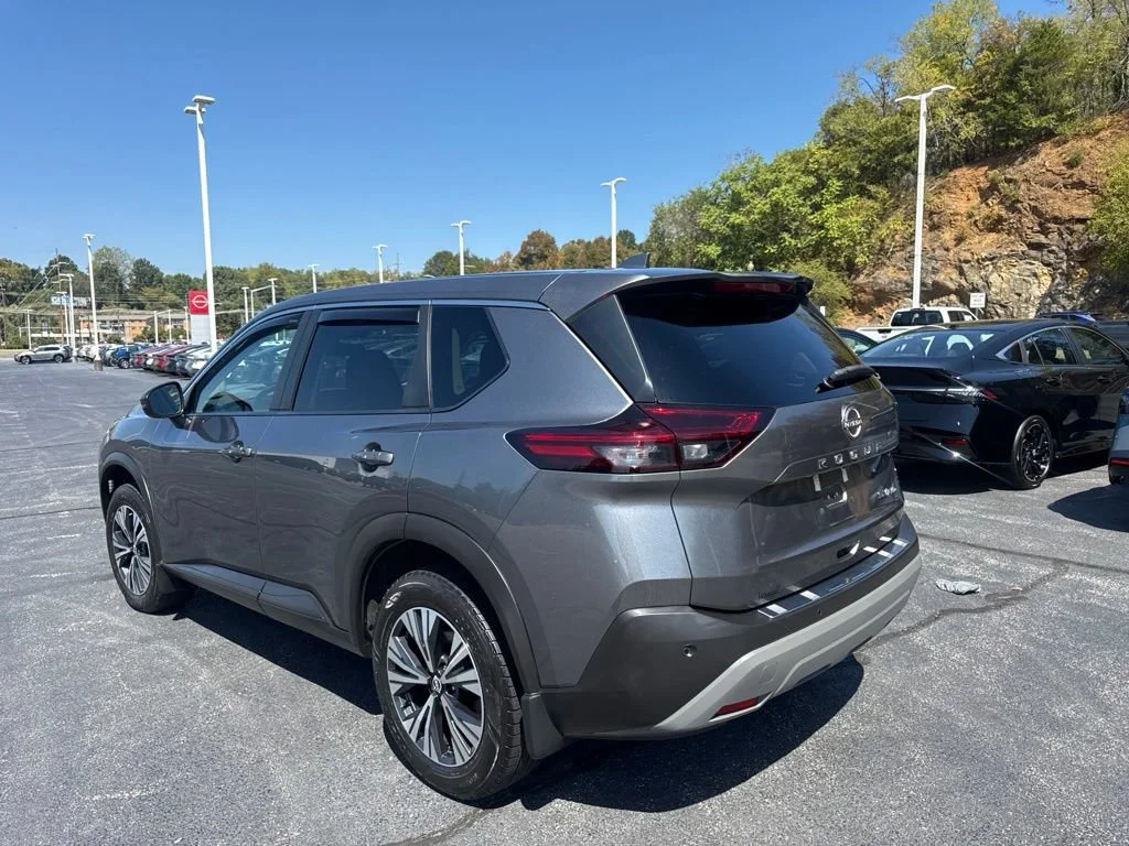 Used 2022 Gray Nissan SV image 6