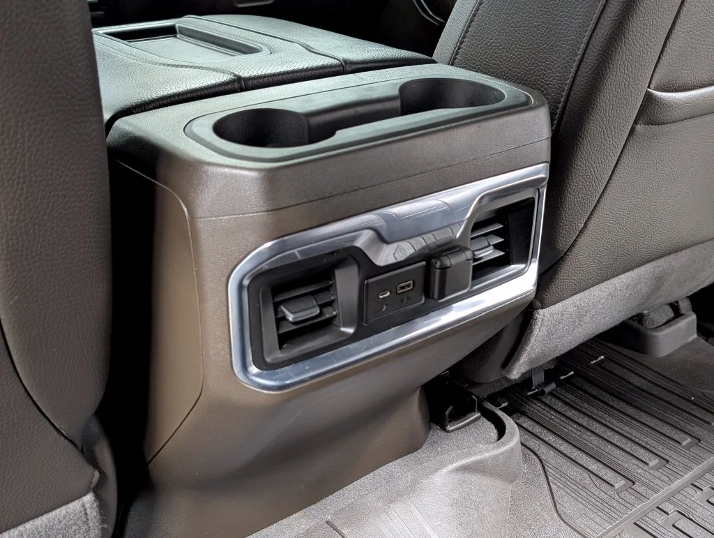 Used 2022 White Frost Tricoat GMC Denali image 19