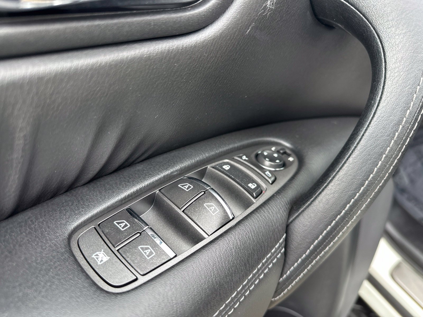 Used 2020 White Nissan Platinum image 19