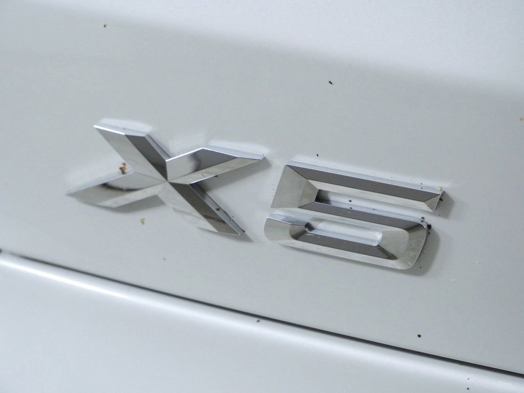 New 2026 Mineral White Metallic BMW xDrive40i image 13