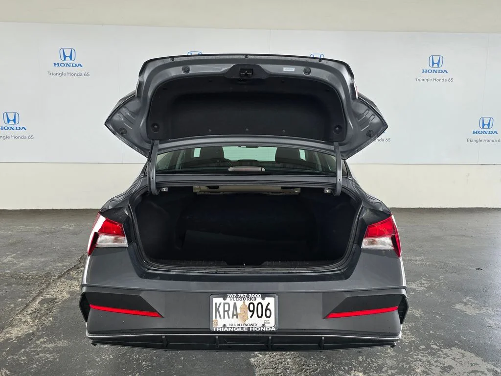 Used 2025  Hyundai SE image 46