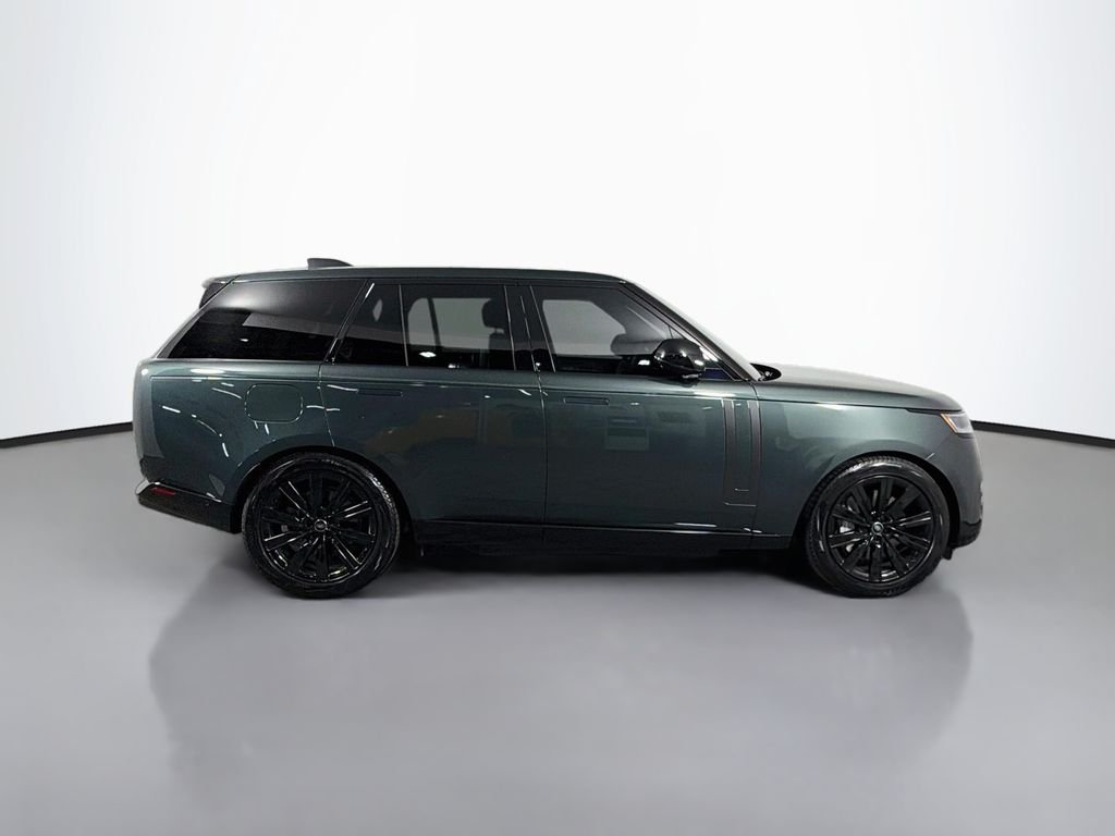 Used 2025 Belgravia Green Metallic Land Rover SE image 4
