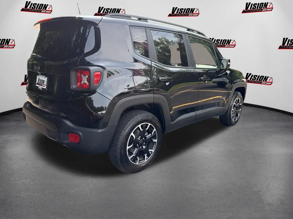 Used 2023 Black Jeep Latitude image 5