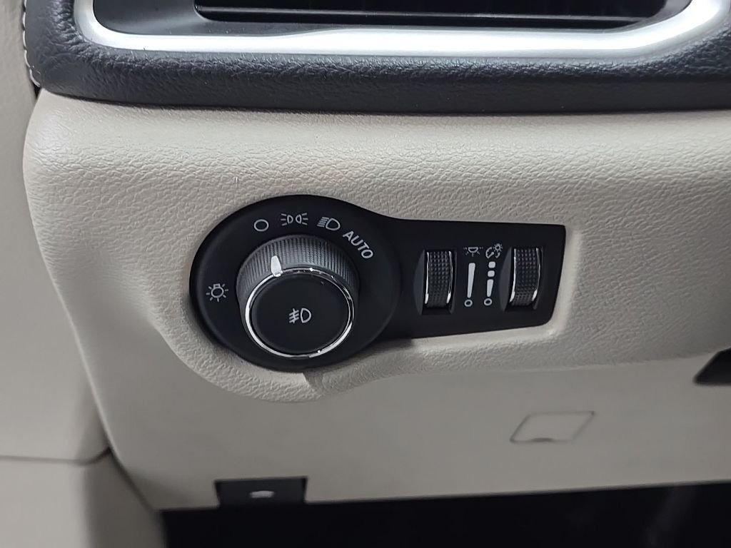 Used 2023 Black Chrysler Touring L image 12