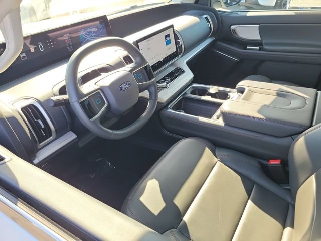 Certified Used 2025 Oxford White Ford Active image 3