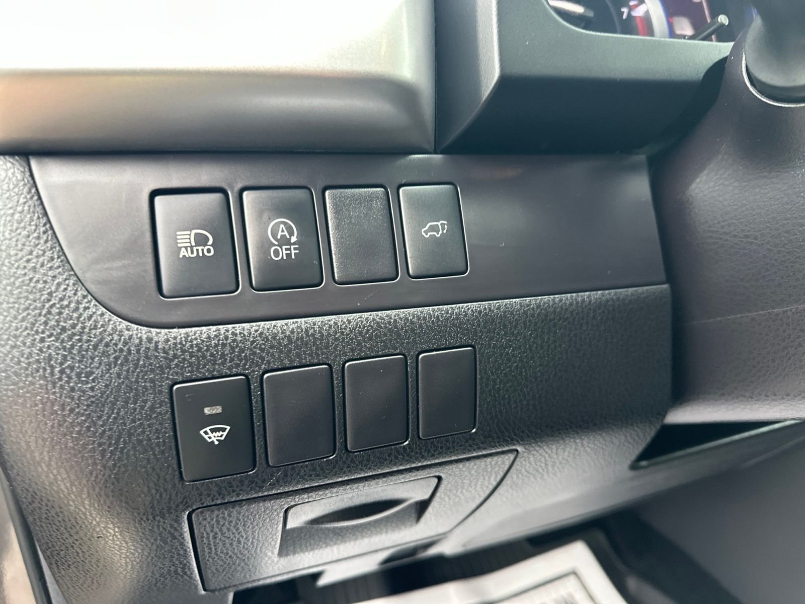 Used 2017  Toyota XLE image 16