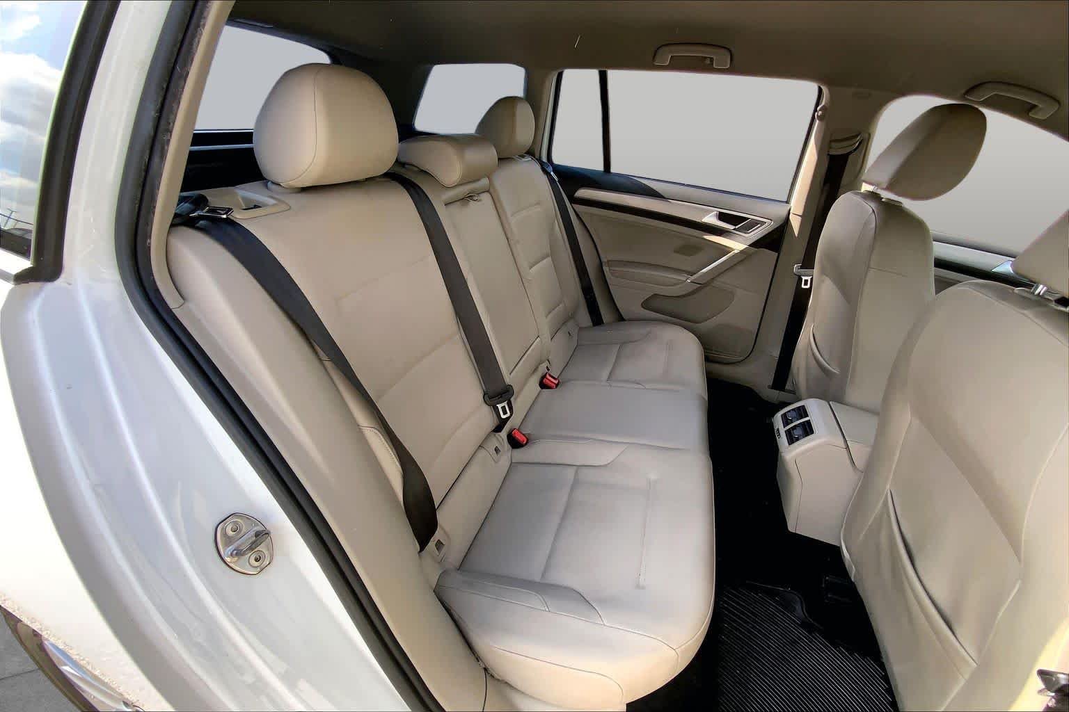 Used 2015 Pure White Volkswagen TSI S image 19