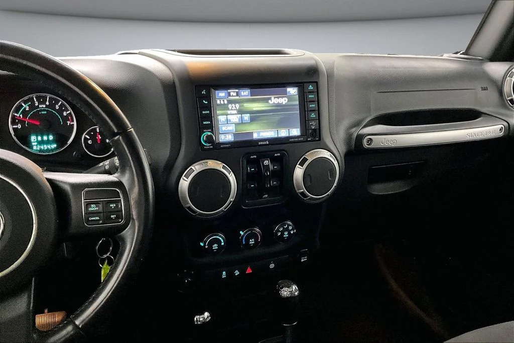 Used 2018 Gray Jeep Unlimited Rubicon image 9
