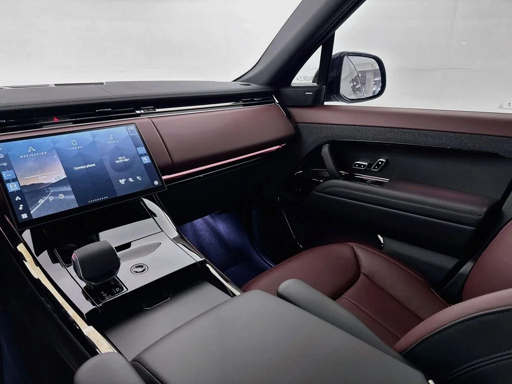 New 2026 Borasco Grey Land Rover Dynamic SE image 24