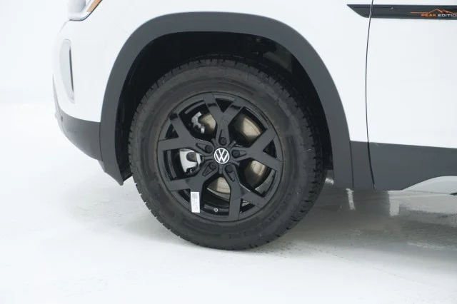 New 2026 Opal White Pearl Volkswagen 2.0T Peak Edition image 14
