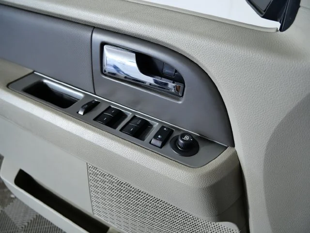 Used 2014 White Ford XL image 24