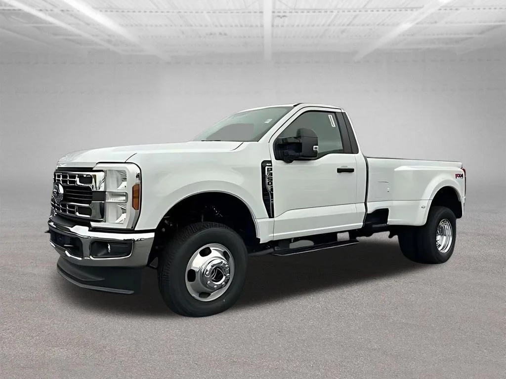 New 2026 Oxford White Ford F-350® XLT image 3