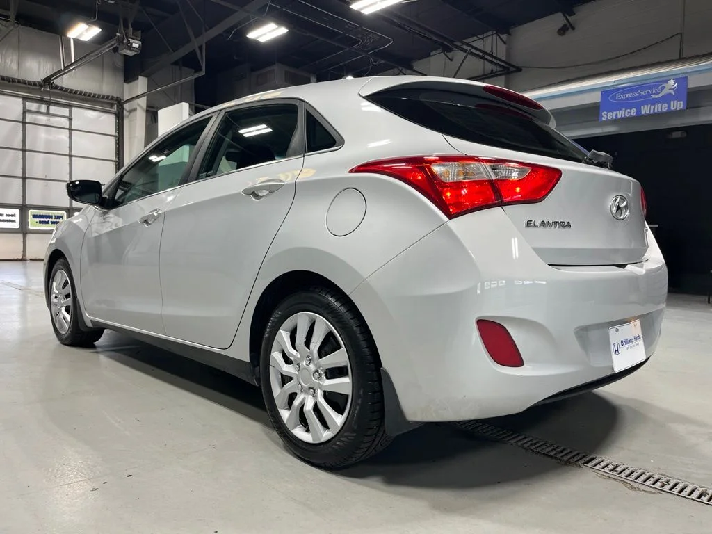Used 2016 Silver Hyundai Base image 5