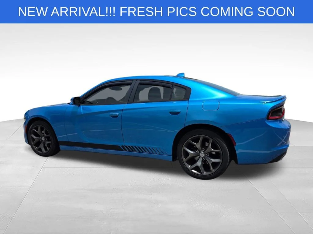 Used 2016 Blue Dodge SXT image 4