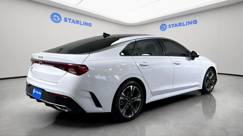 Used 2022 White Kia EX image 9