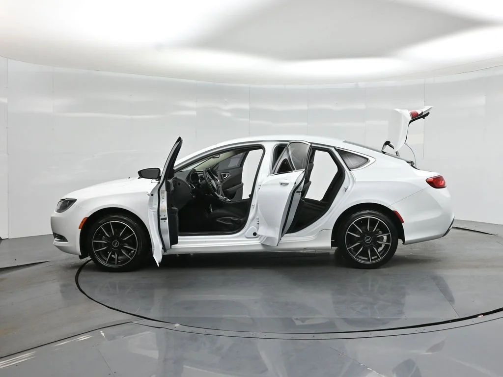 Used 2015 White Chrysler Limited image 31
