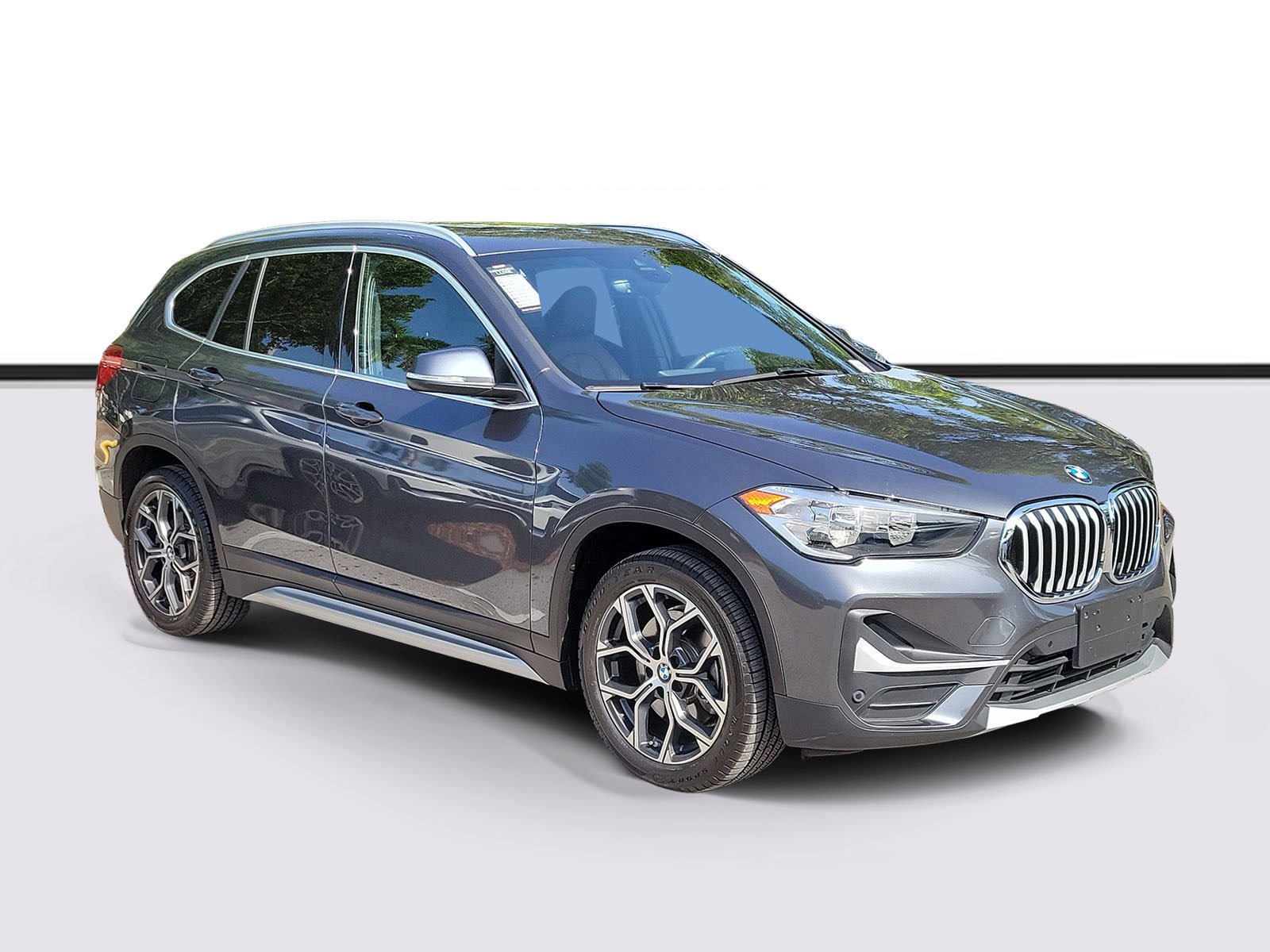 Used 2021 Mineral Gray Metallic BMW sDrive28i image 1