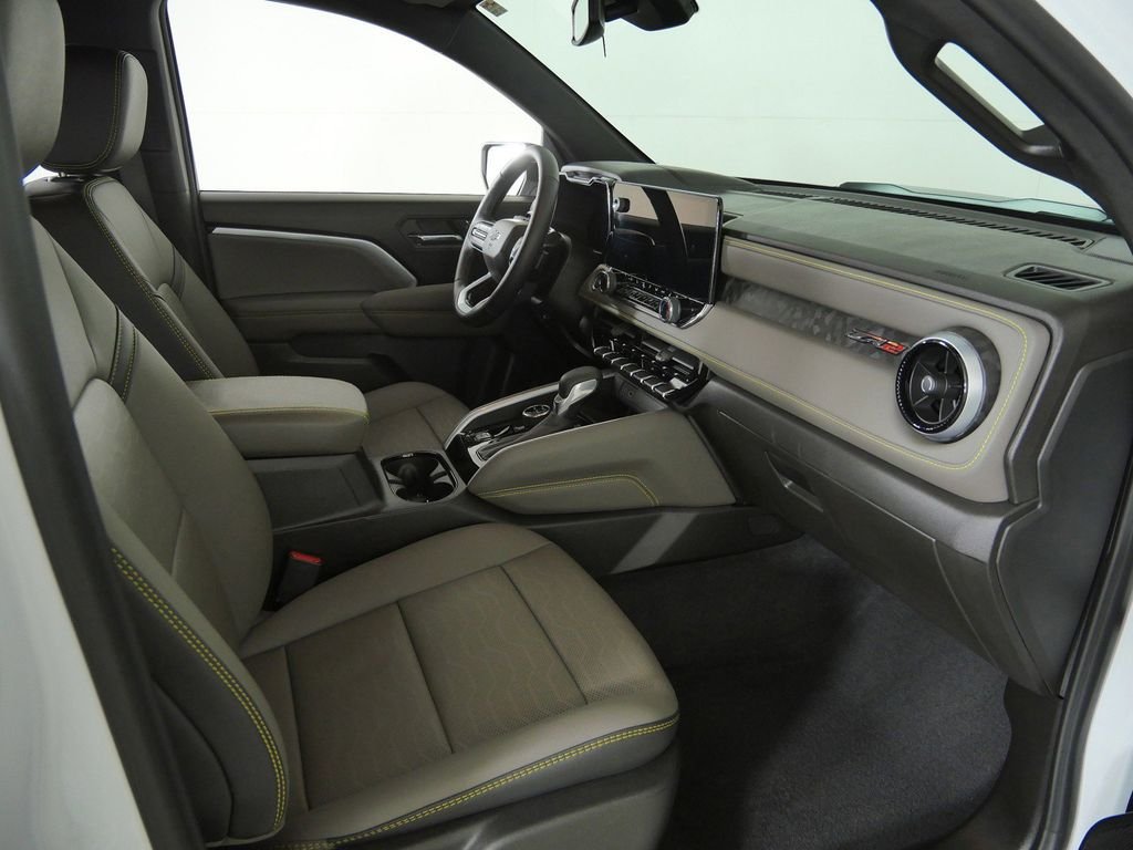 Used 2025 White Chevrolet ZR2 image 20