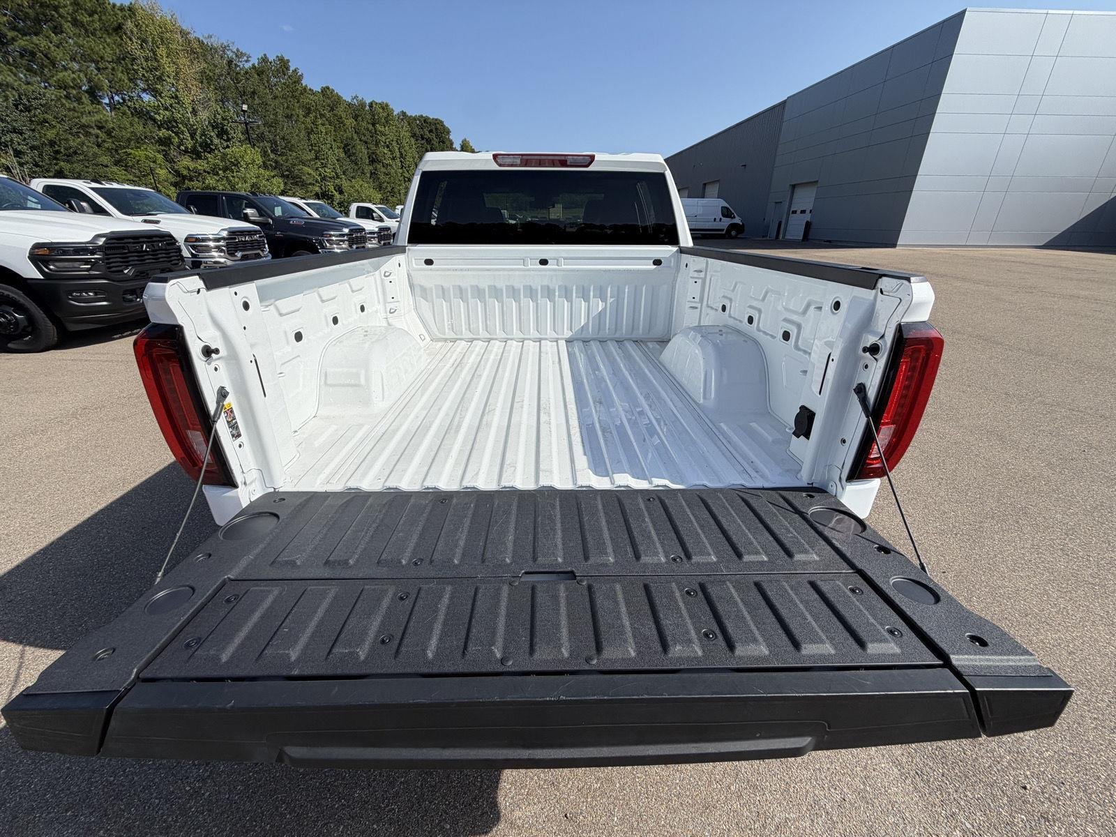 Used 2026 Summit White GMC SLT image 19