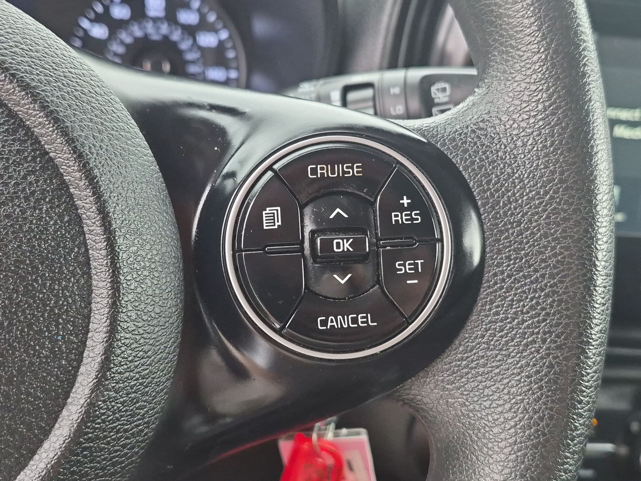 Used 2021 Snow White Pearl Kia LX image 18