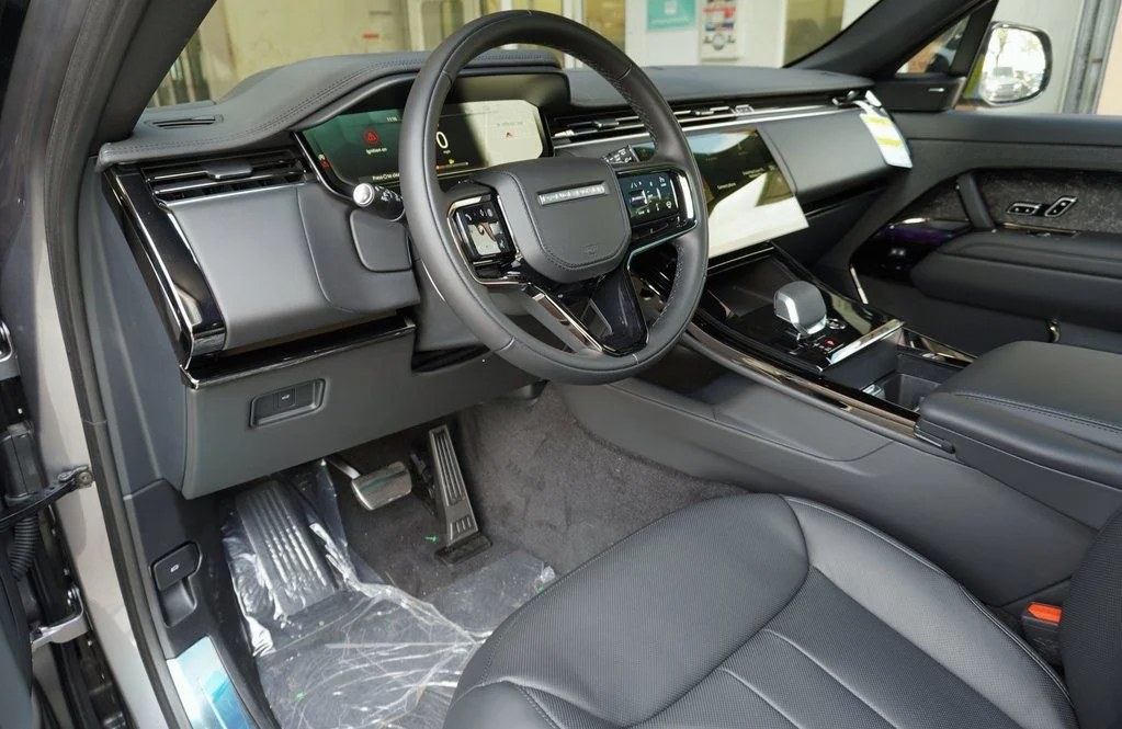Certified Used 2025 Gray Land Rover Dynamic SE image 11