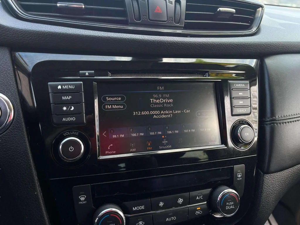 Used 2018 Gun Metallic Nissan SL image 11