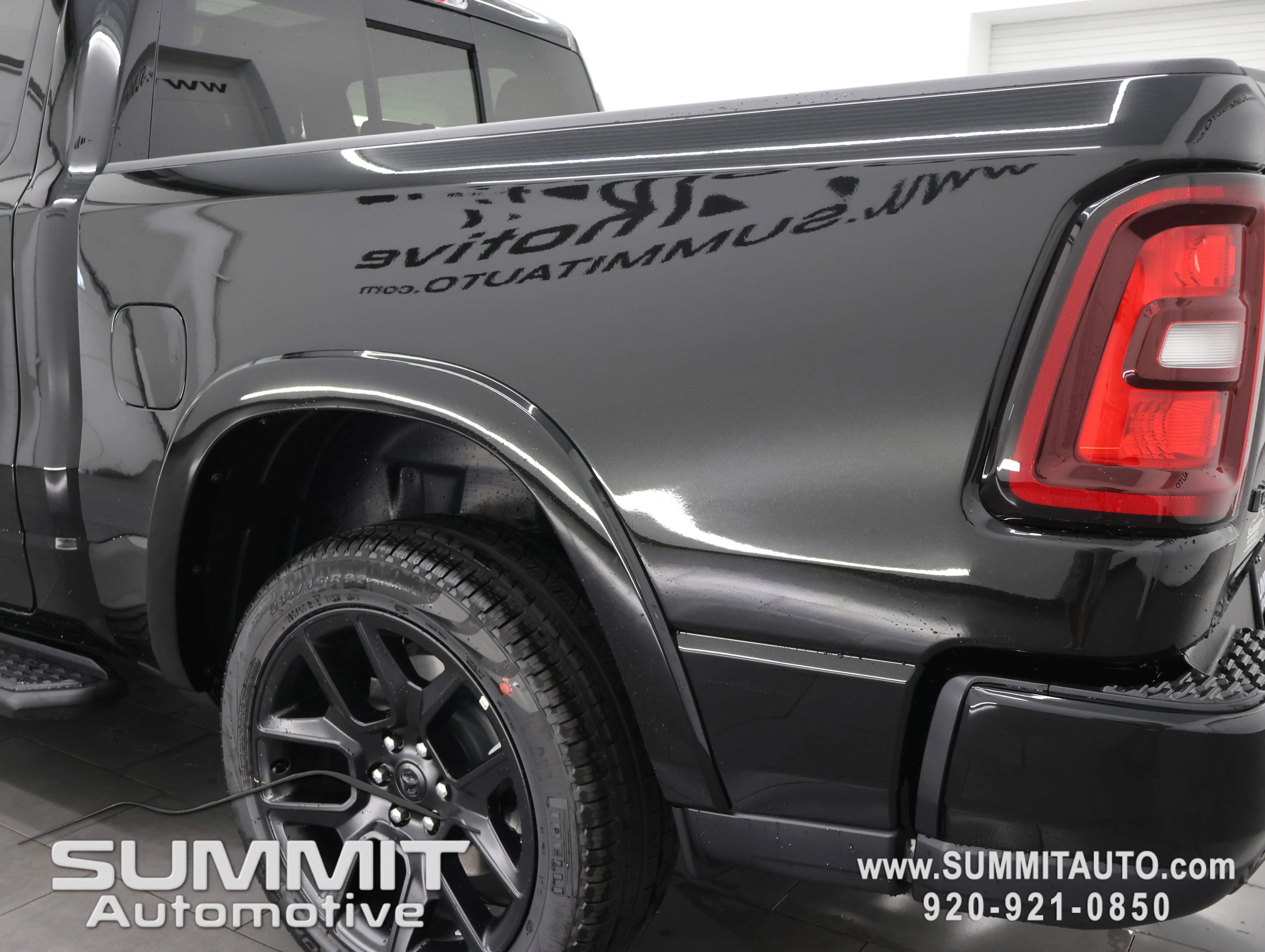 New 2026 Diamond Black Crystal Pearl-Coat Exterior Paint RAM Laramie image 33