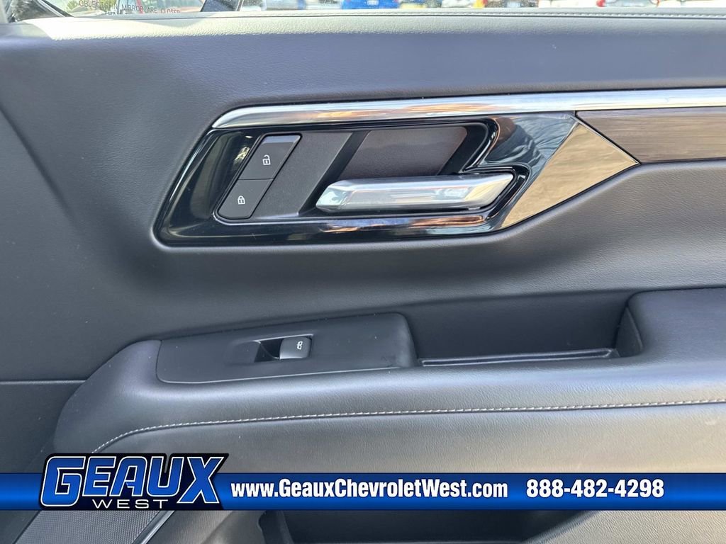 Used 2025 Black Chevrolet Z71 image 34