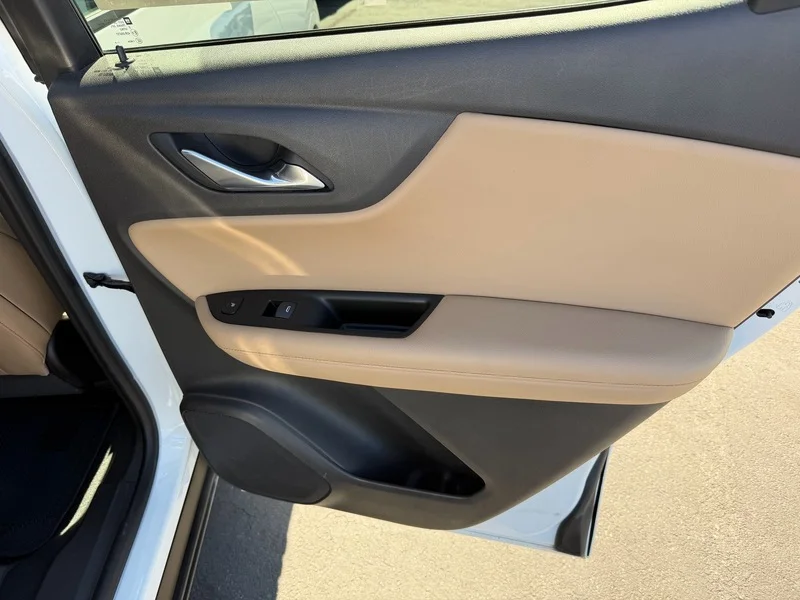 Used 2019 SUMMIT WHITE Chevrolet Premier image 22