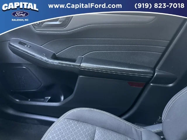 Used 2024 Red Ford Active image 28