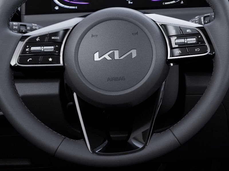 Used 2025 White Kia S image 23
