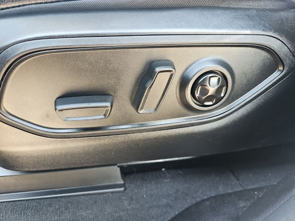 Used 2024 White/off-white Jeep Limited image 14