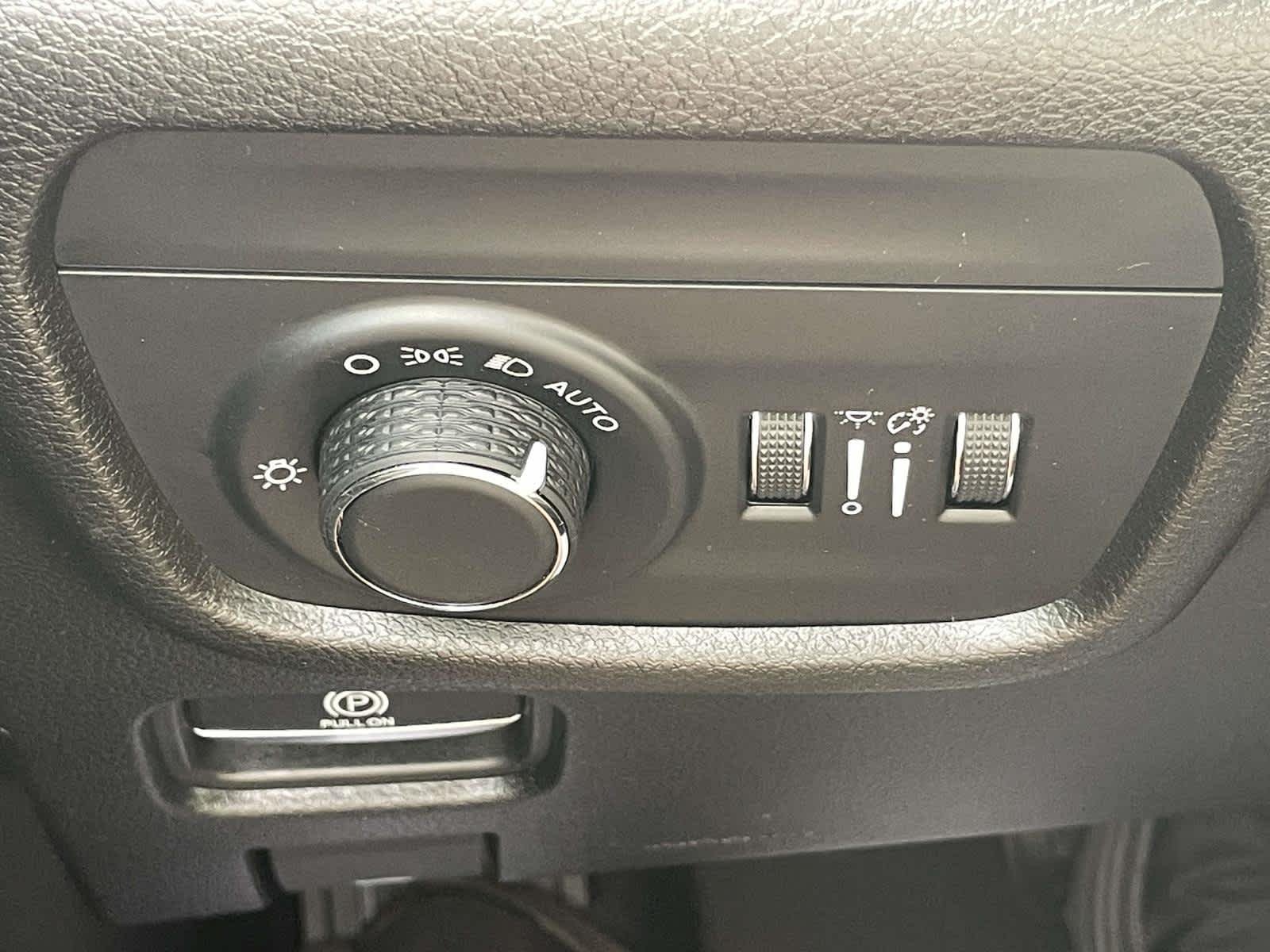Used 2023 Baltic Gray Metallic Clearcoat Jeep Altitude image 34