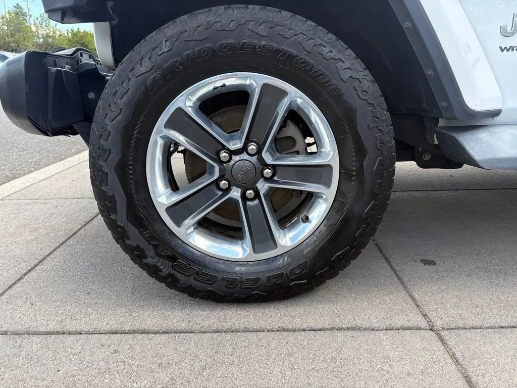 Used 2018 White Jeep Unlimited Sahara image 11