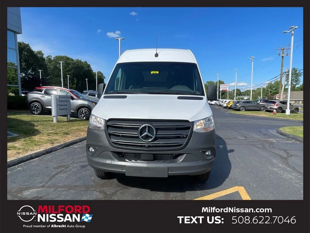 Used 2022 White Mercedes-Benz Cargo 170 WB image 7