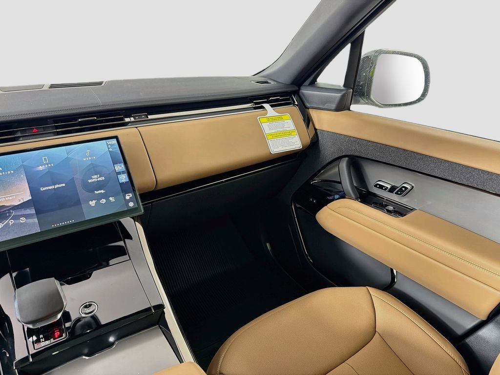 New 2027 Fuji White Land Rover SE image 25