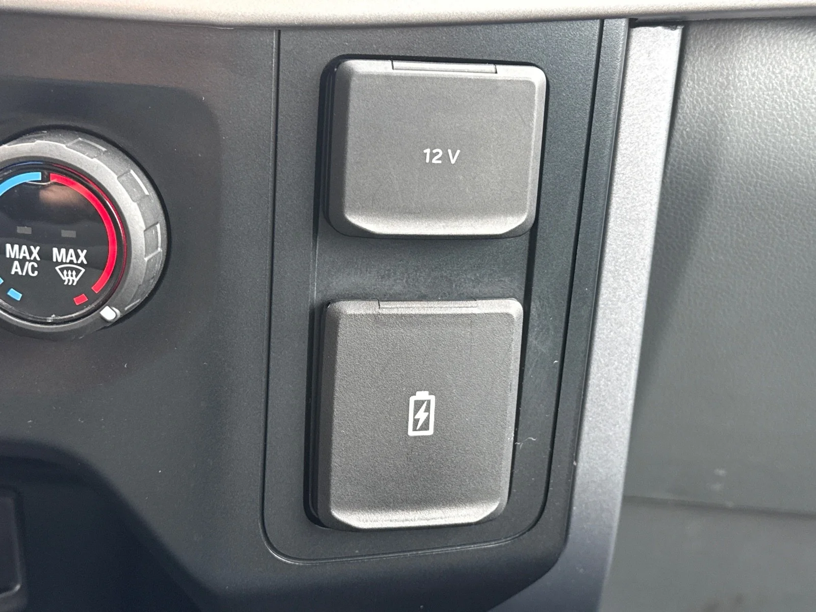 Used 2023 Antimatter Blue Metallic Ford XLT 4WD image 25