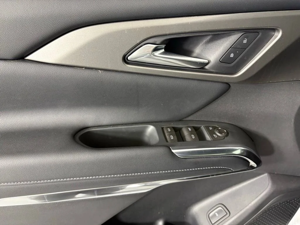 New 2026 Summit White Chevrolet LT image 21
