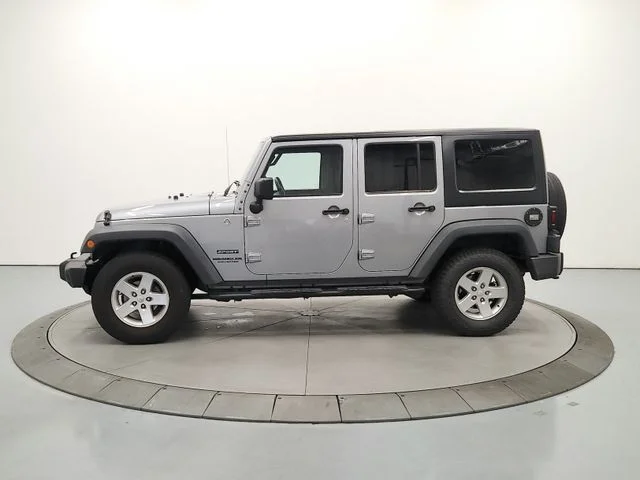 Used 2015 Silver Jeep Unlimited Sport image 5