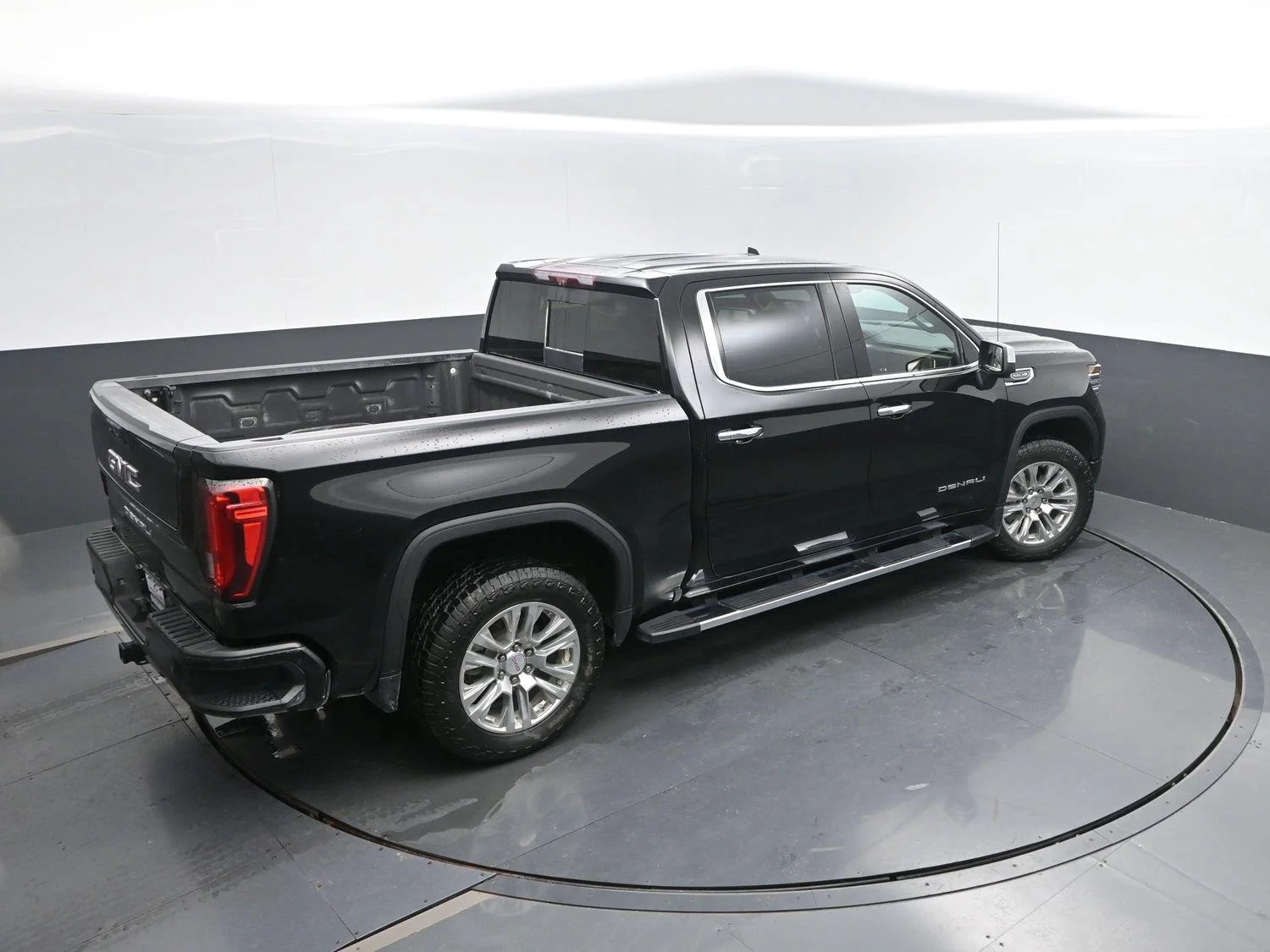 Used 2023 Onyx Black GMC Denali image 44