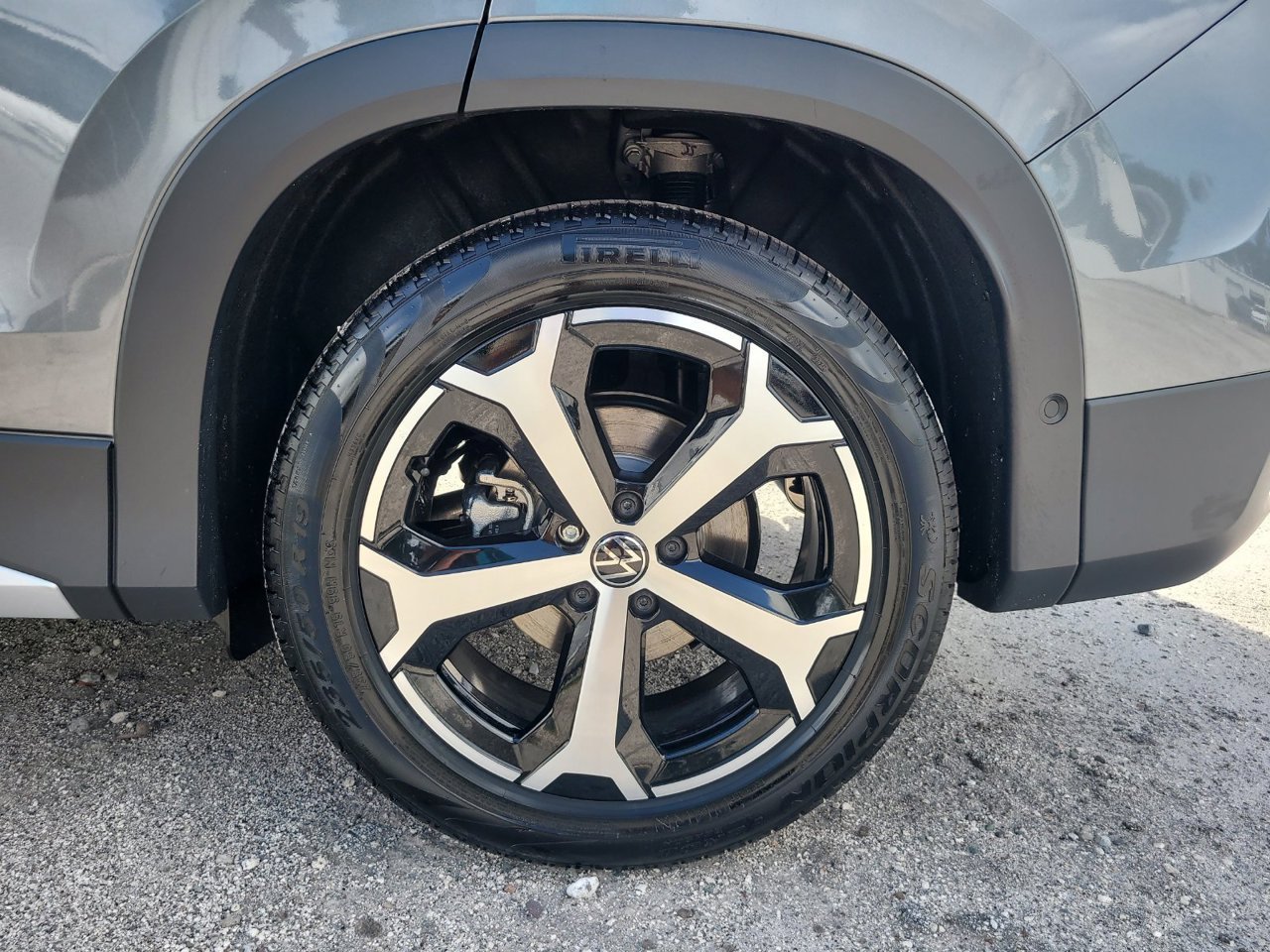 New 2026 Platinum Gray Metallic Volkswagen SE image 7