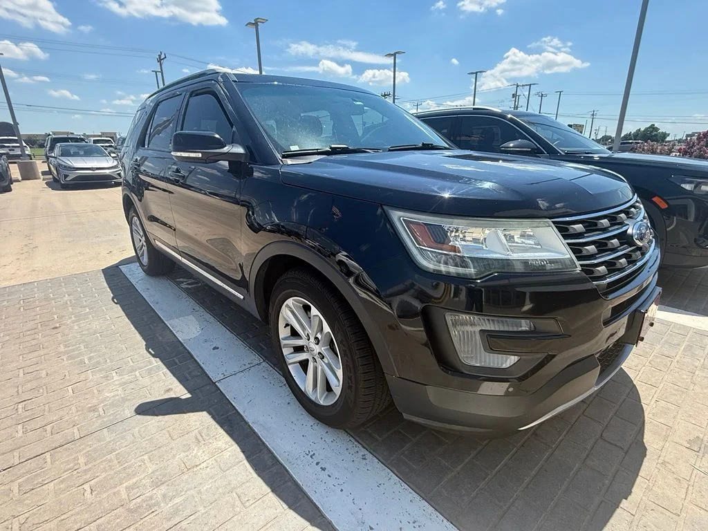 Used 2016 Black Ford XLT image 3