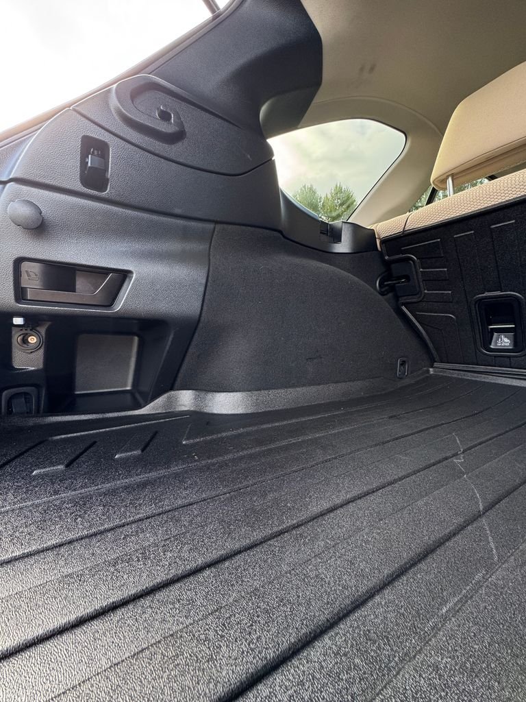 Used 2018 Crystal Black Silica Subaru 2.5i Premium image 11