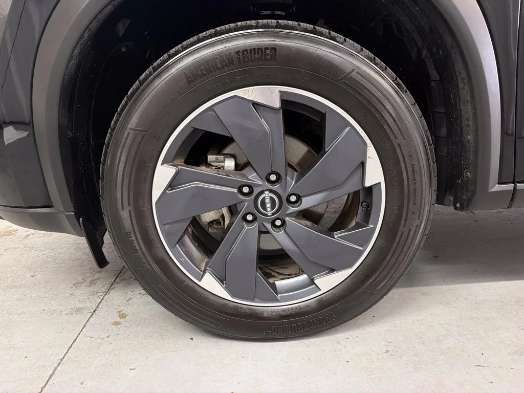 Used 2024 Super Black Nissan SV image 10