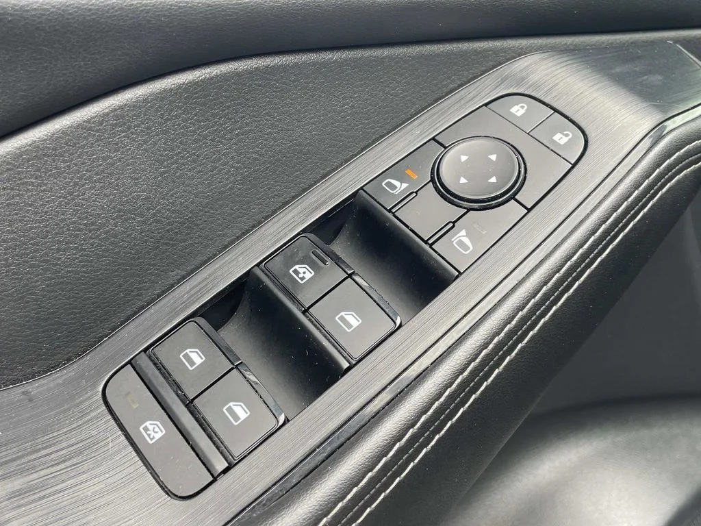 Used 2021 Gray Nissan SV image 13