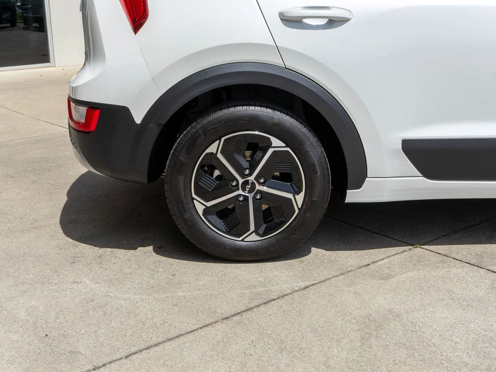 New 2026 Snow White Pearl Kia EX image 30