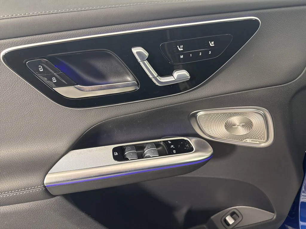 New 2026 Blue Mercedes-Benz GLC 300 image 23