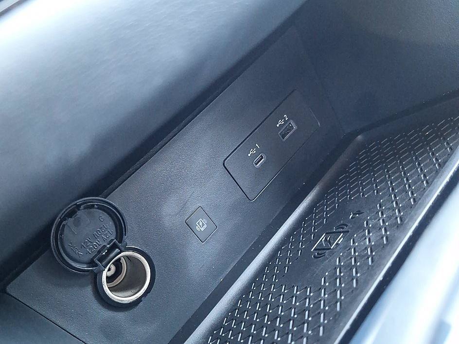 Used 2025 Gun Metallic Nissan Platinum image 34