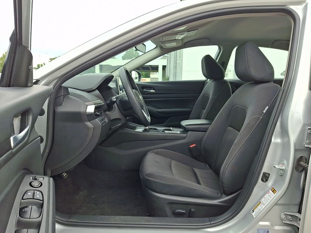 Used 2025 Silver Nissan 2.5 SV image 13