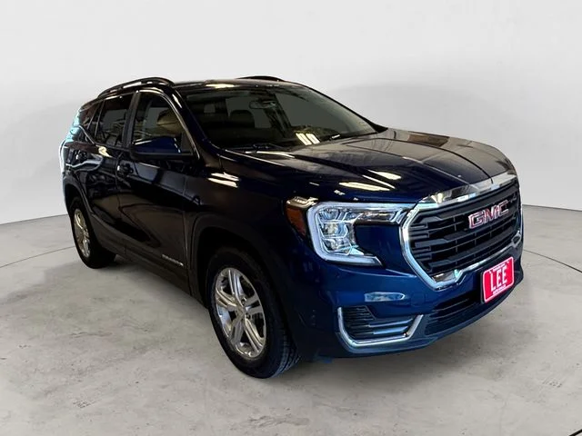 Used 2022  GMC SLE image 8